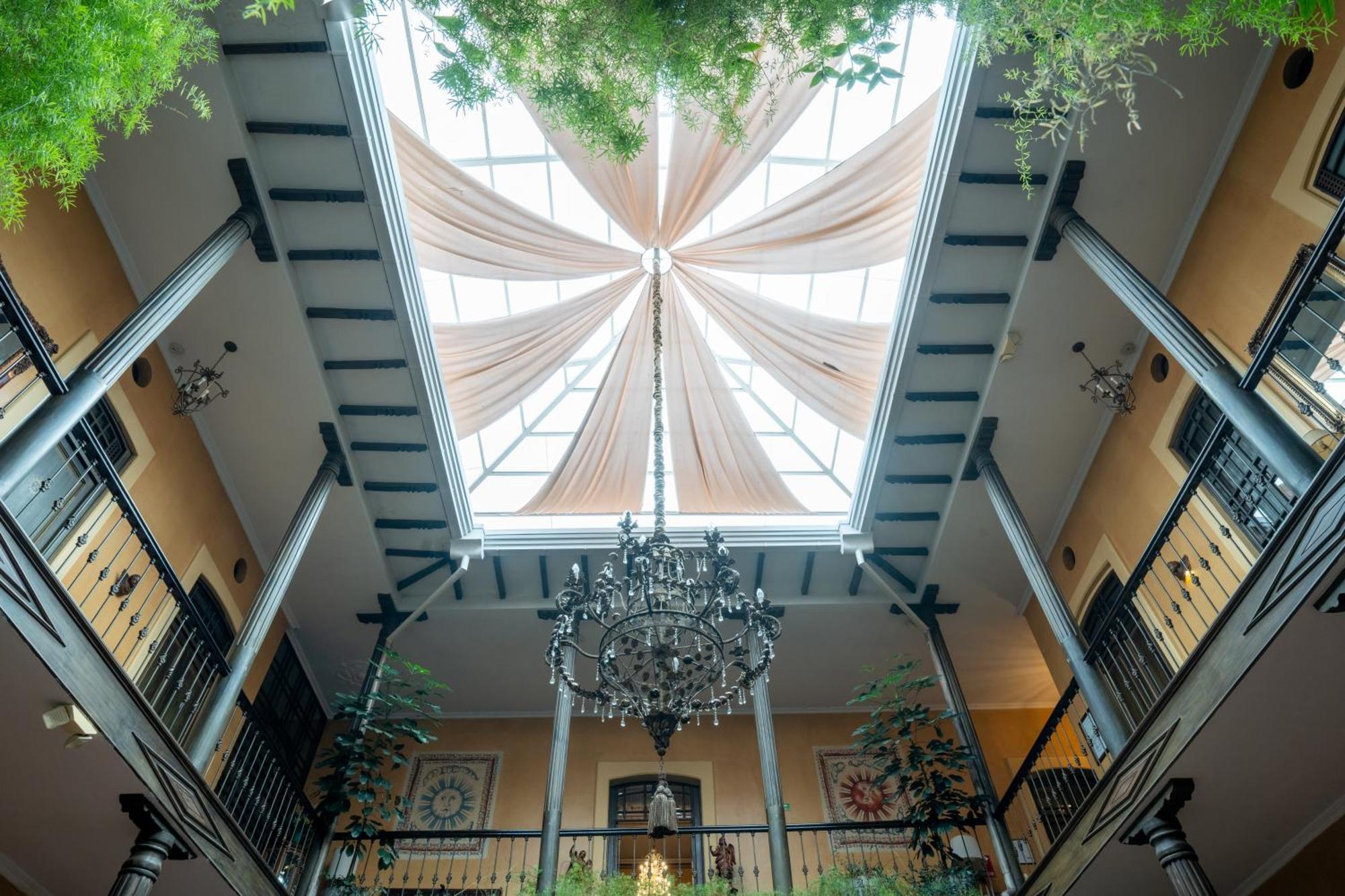 Mansion Alcazar Hotel กูเอ็งกา ภายนอก รูปภาพ